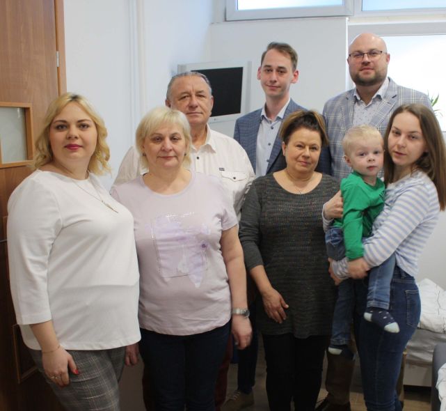 zbiórka dla rodziny z Ukrainy, ambitni w działaniu, rodzina, przedstawiciele stowarzyszenia,